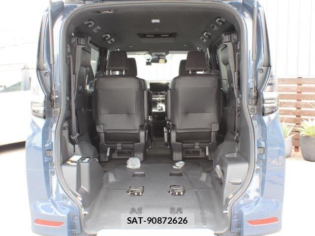 Toyota VOXY 2022-03 8232324-3