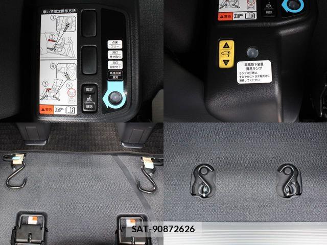 Toyota VOXY 2022-03 8232324-6