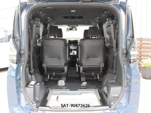 Toyota VOXY 2022-03 8232324-7