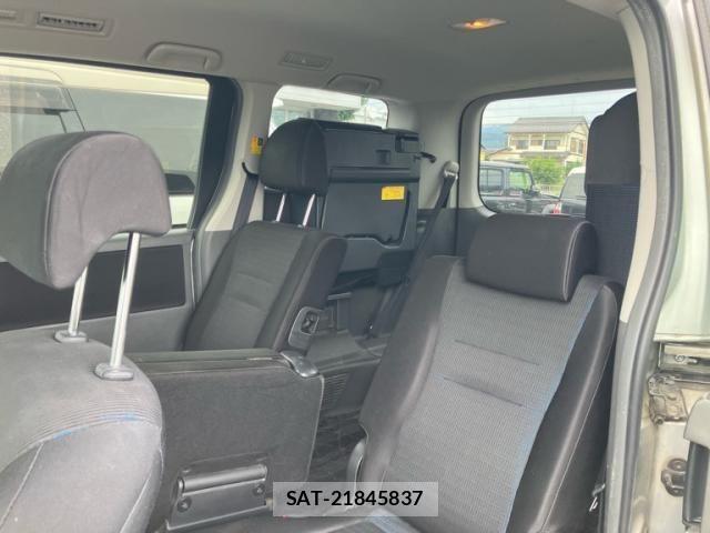 Toyota VOXY 2009-03 8232343-9