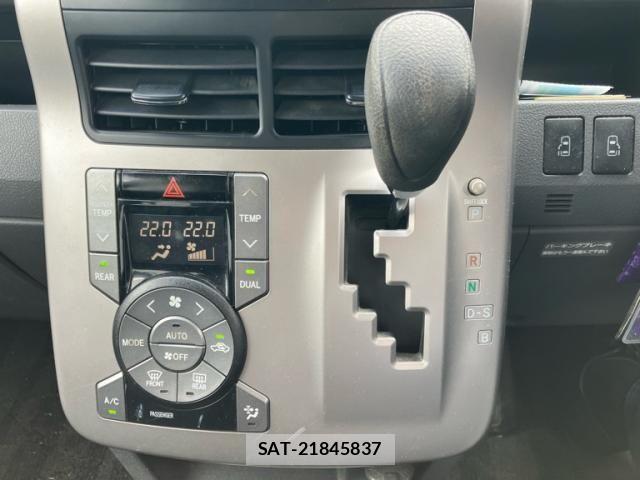 Toyota VOXY 2009-03 8232343-15