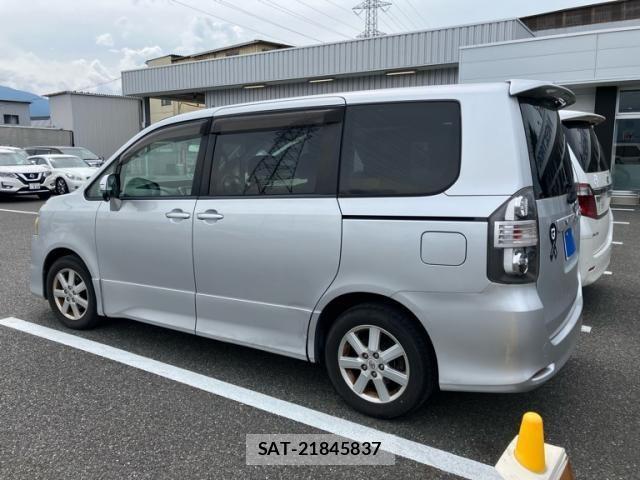 Toyota VOXY 2009-03 8232343-2