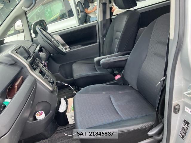 Toyota VOXY 2009-03 8232343-8