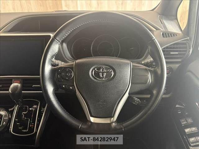 Toyota VOXY 2020-05 8232325-12