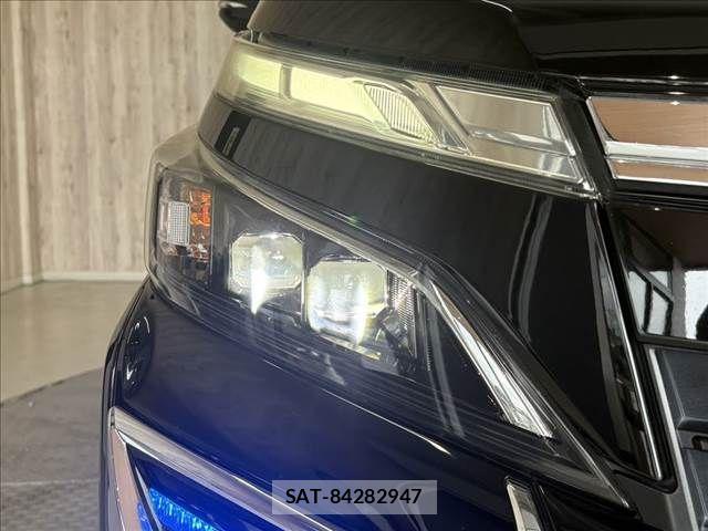 Toyota VOXY 2020-05 8232325-13