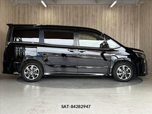 Toyota VOXY 2020-05 8232325-17