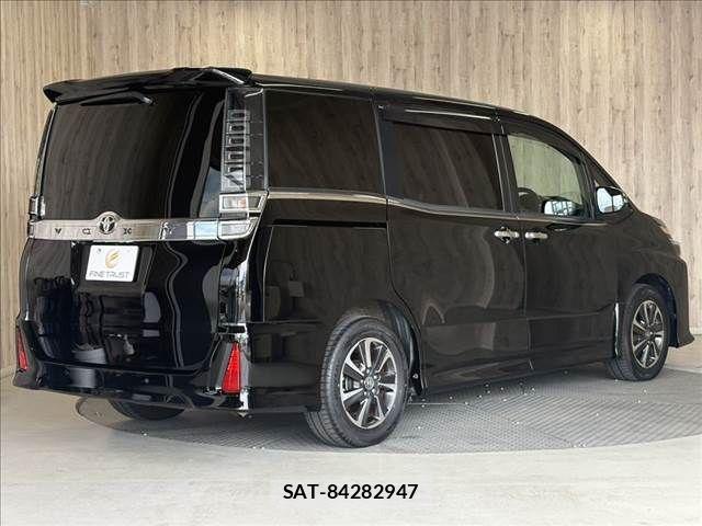 Toyota VOXY 2020-05 8232325-18