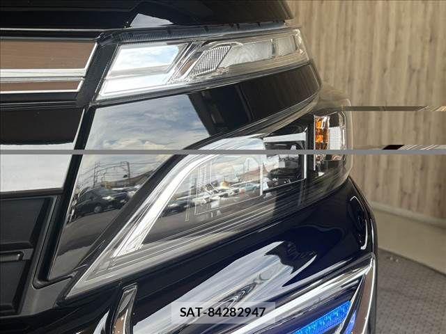 Toyota VOXY 2020-05 8232325-23