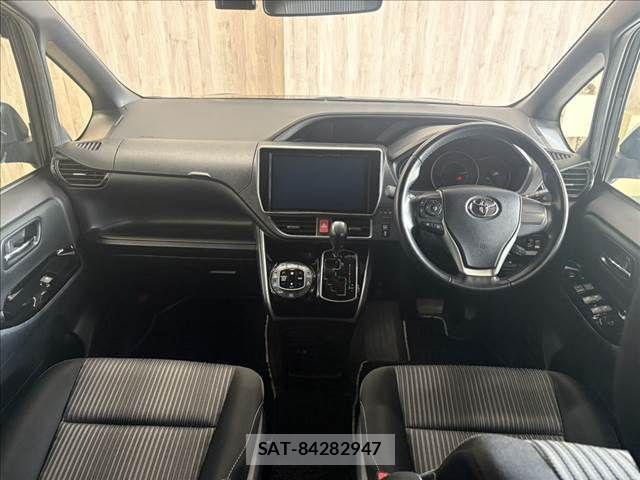 Toyota VOXY 2020-05 8232325-2