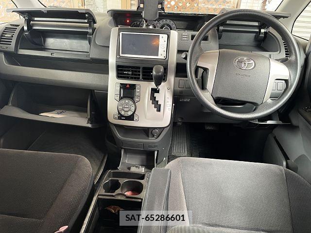 Toyota VOXY 2009-07 8232338-1