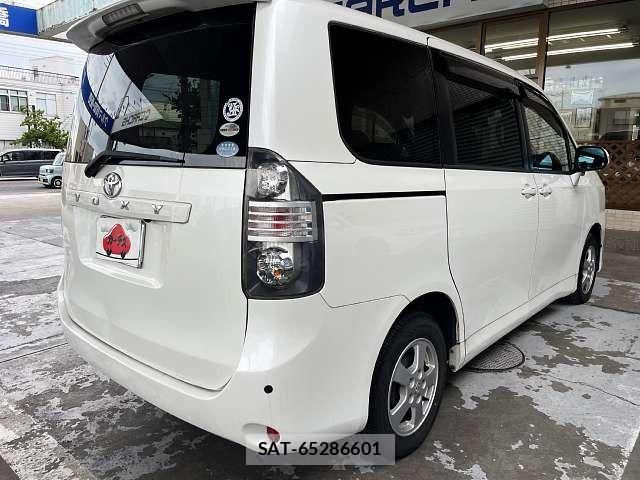 Toyota VOXY 2009-07 8232338-2