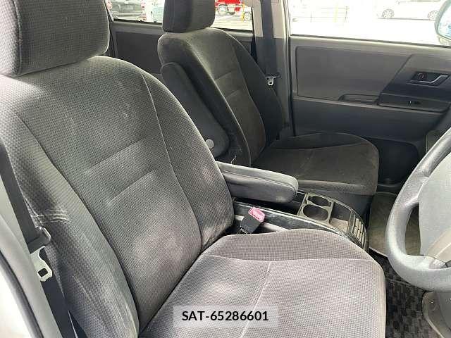 Toyota VOXY 2009-07 8232338-7