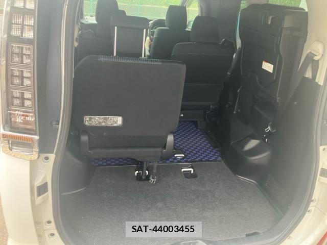 Toyota VOXY 2014-09 8232334-10