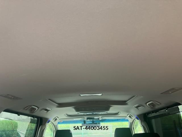 Toyota VOXY 2014-09 8232334-11