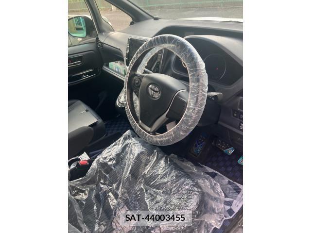 Toyota VOXY 2014-09 8232334-13