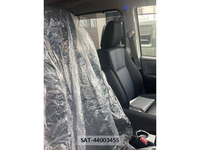 Toyota VOXY 2014-09 8232334-14