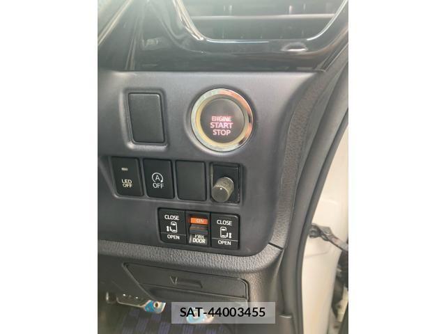 Toyota VOXY 2014-09 8232334-16
