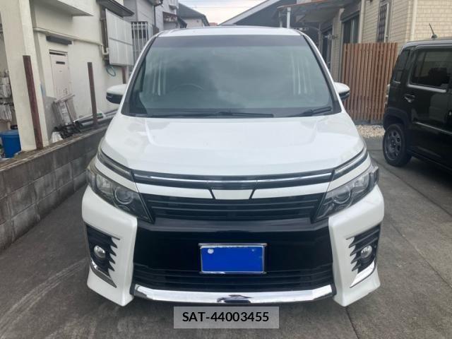 Toyota VOXY 2014-09 8232334-0