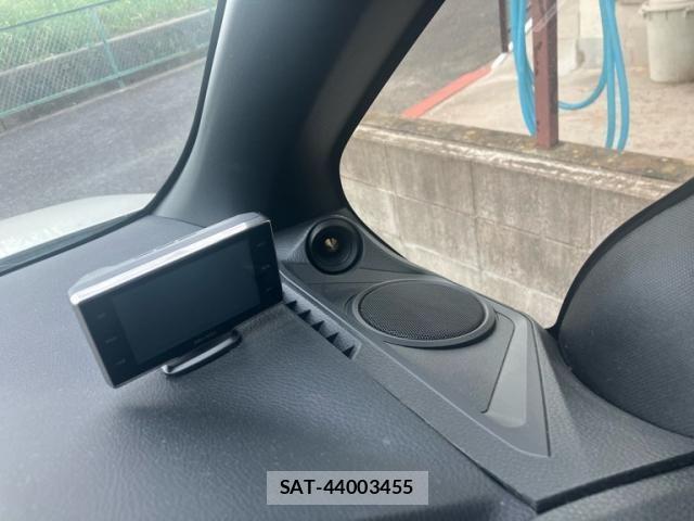 Toyota VOXY 2014-09 8232334-20
