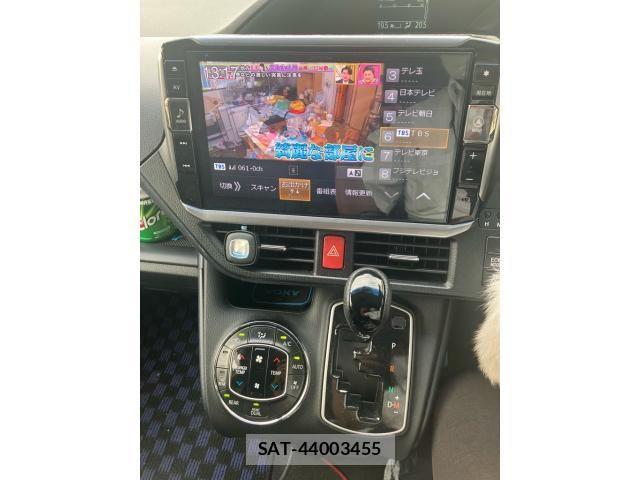 Toyota VOXY 2014-09 8232334-21