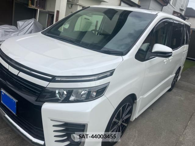 Toyota VOXY 2014-09 8232334-1