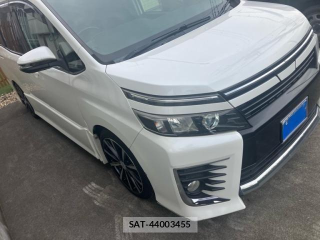 Toyota VOXY 2014-09 8232334-2