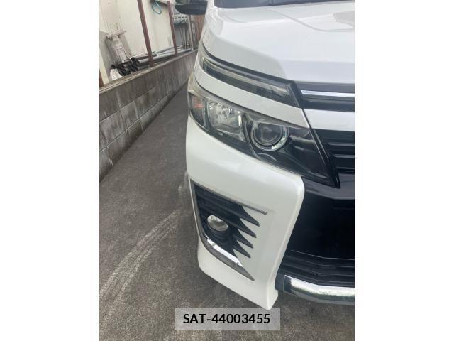 Toyota VOXY 2014-09 8232334-3