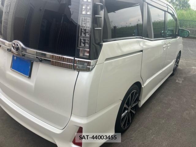 Toyota VOXY 2014-09 8232334-4