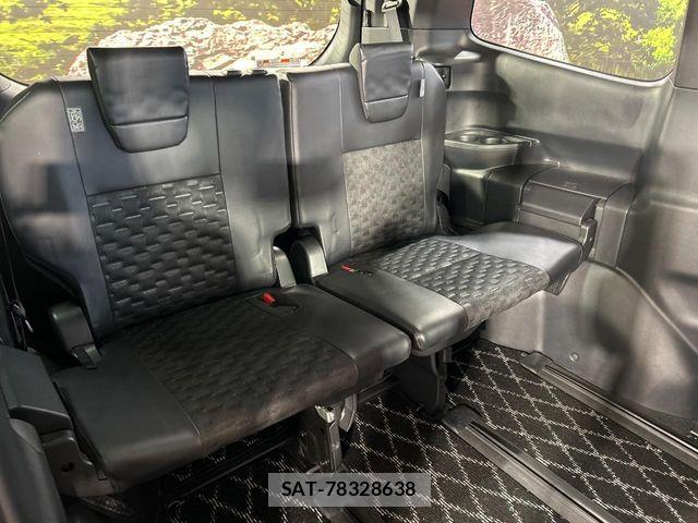 Toyota VOXY 2023-08 8232323-9