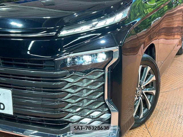 Toyota VOXY 2023-08 8232323-12