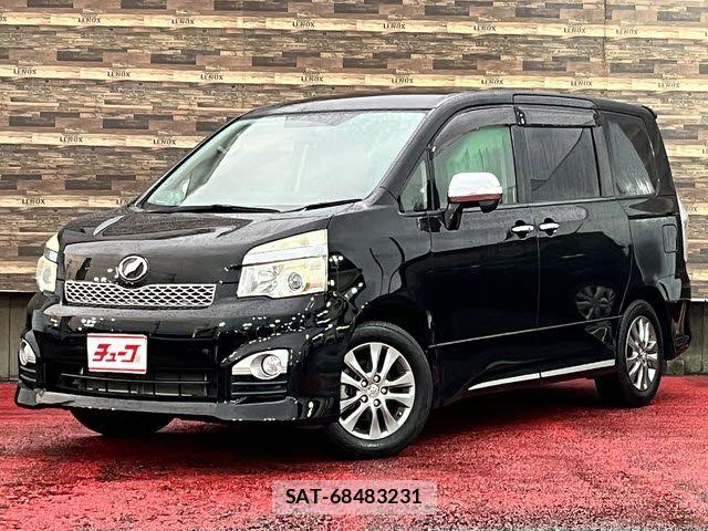 Toyota VOXY 2013-06 8232332-0