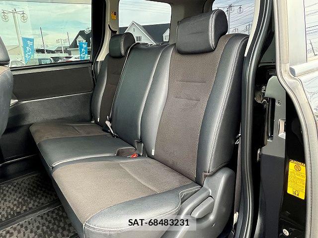Toyota VOXY 2013-06 8232332-12