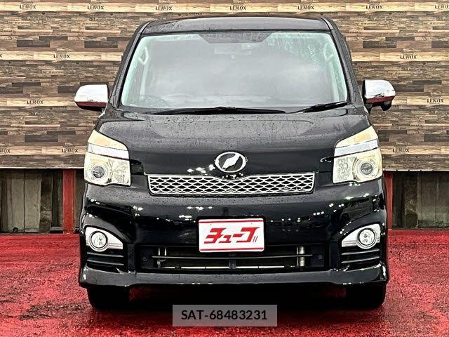 Toyota VOXY 2013-06 8232332-16