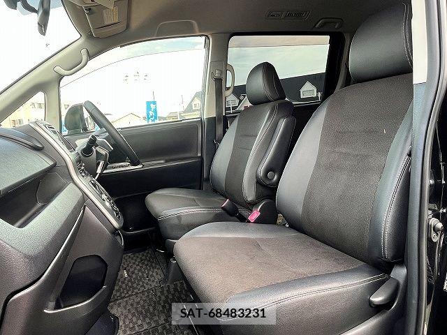 Toyota VOXY 2013-06 8232332-18
