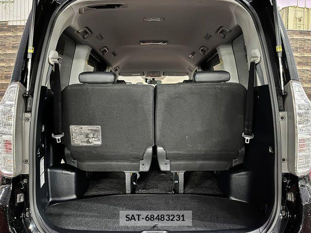 Toyota VOXY 2013-06 8232332-20
