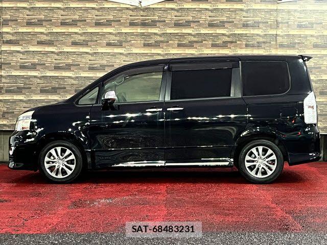 Toyota VOXY 2013-06 8232332-23