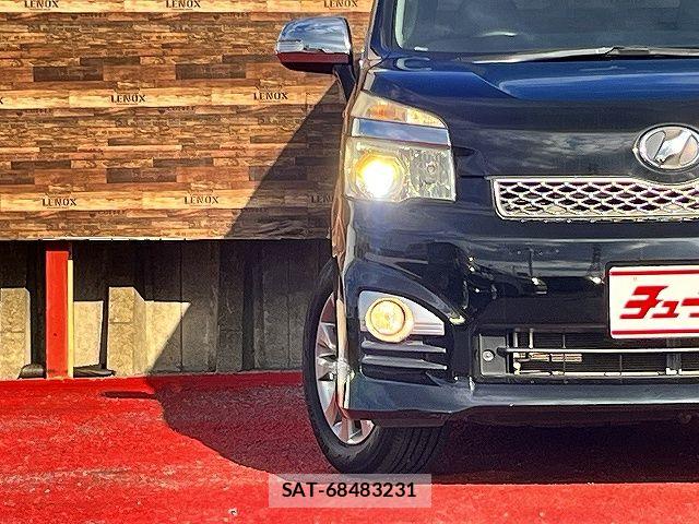 Toyota VOXY 2013-06 8232332-24