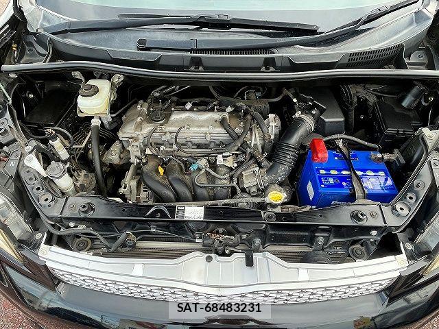 Toyota VOXY 2013-06 8232332-27