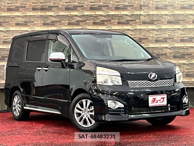 Toyota VOXY 2013-06 8232332-6