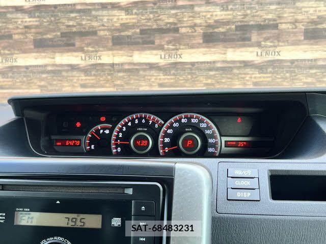 Toyota VOXY 2013-06 8232332-7