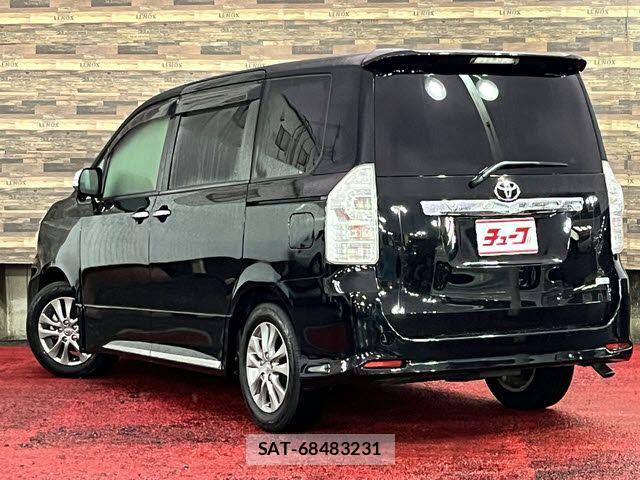 Toyota VOXY 2013-06 8232332-8