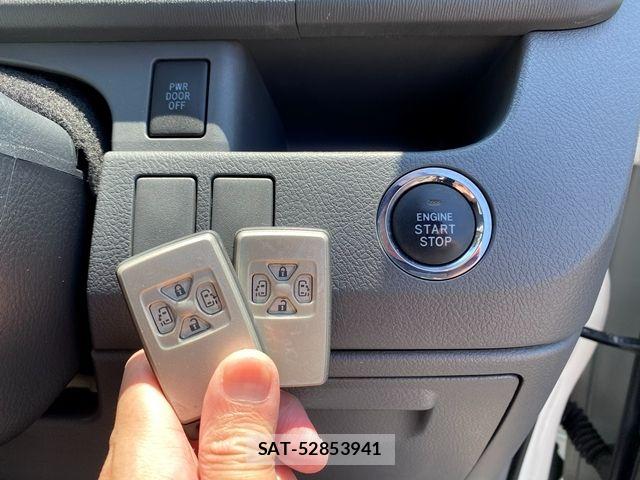 Toyota VOXY 2009-07 8232337-23