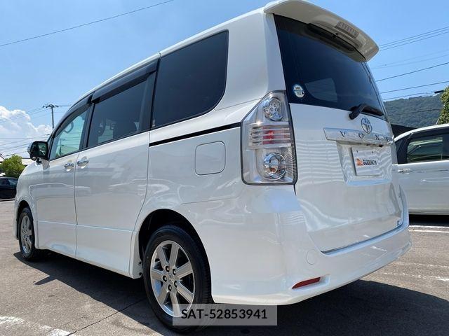 Toyota VOXY 2009-07 8232337-8