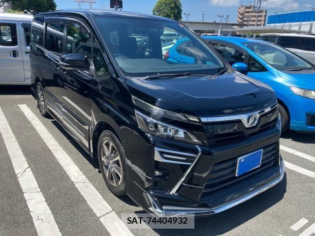 Toyota VOXY 2017-10 8232326-0