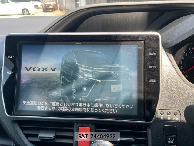 Toyota VOXY 2017-10 8232326-9