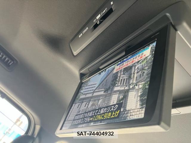 Toyota VOXY 2017-10 8232326-13