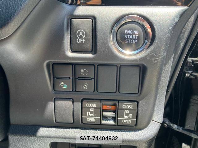 Toyota VOXY 2017-10 8232326-16
