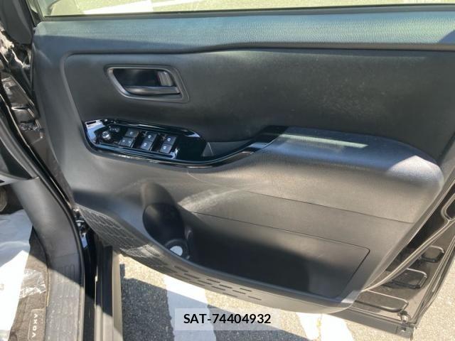 Toyota VOXY 2017-10 8232326-18