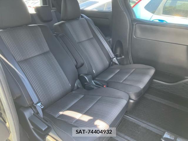 Toyota VOXY 2017-10 8232326-21