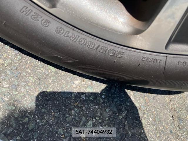 Toyota VOXY 2017-10 8232326-24